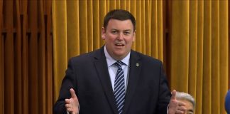 Instagram / @MrAndrewLawton