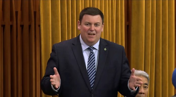 Instagram / @MrAndrewLawton